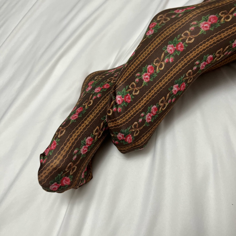 Floral tights pantyhose. Worn but it great condition. Perfect for cosplay.